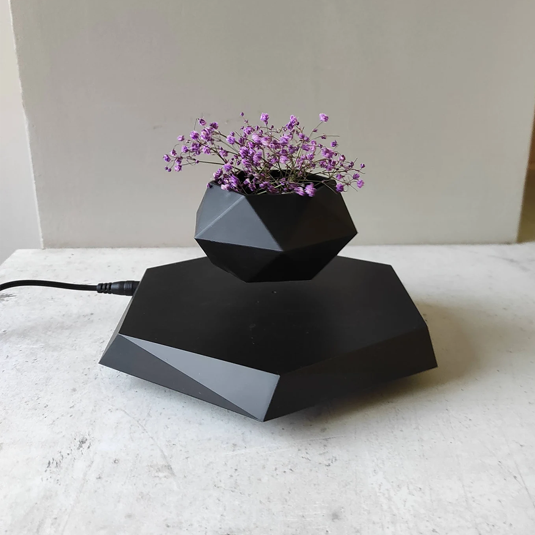 Geometric Levitating Pot